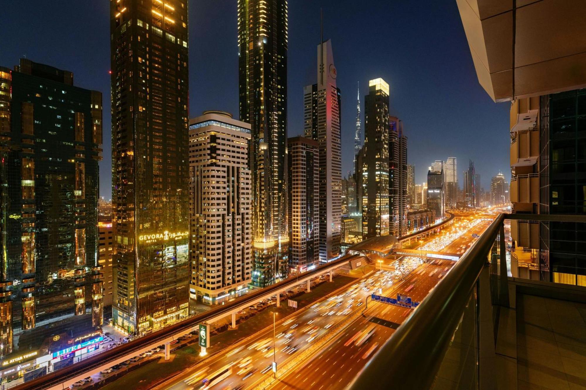 Four Points By Sheraton Sheikh Zayed Road होटल 4*